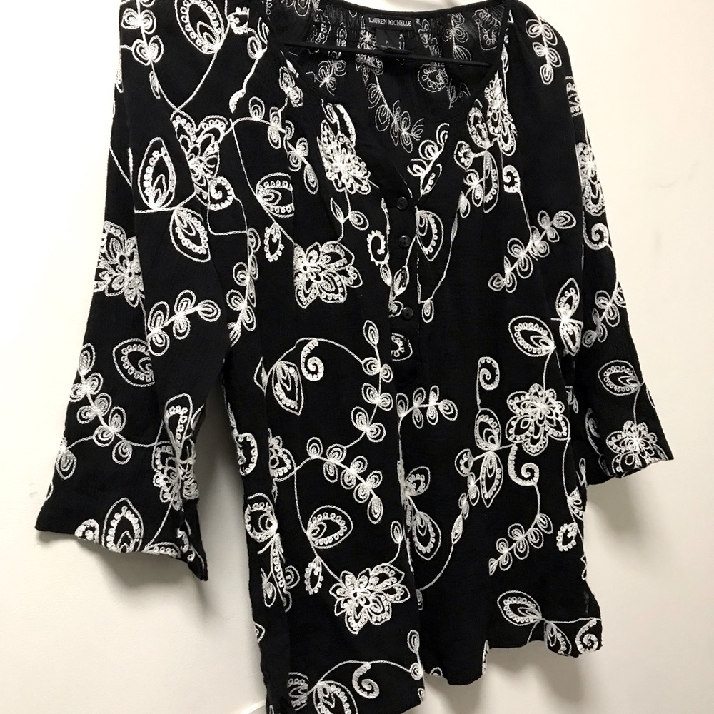 Beautiful Black & White Embroidered Floral Shirt! - Picture 5 of 8